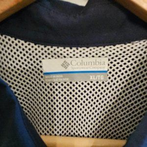 Columbia sleevless UPF 40 sun shirt